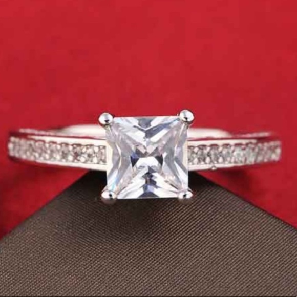 NEW 2 CT 925 STERLING SILVER CUT DIAMOND ENGAGEMENT RING, CUTE RING, SHINY RING. - Picture 5 of 5